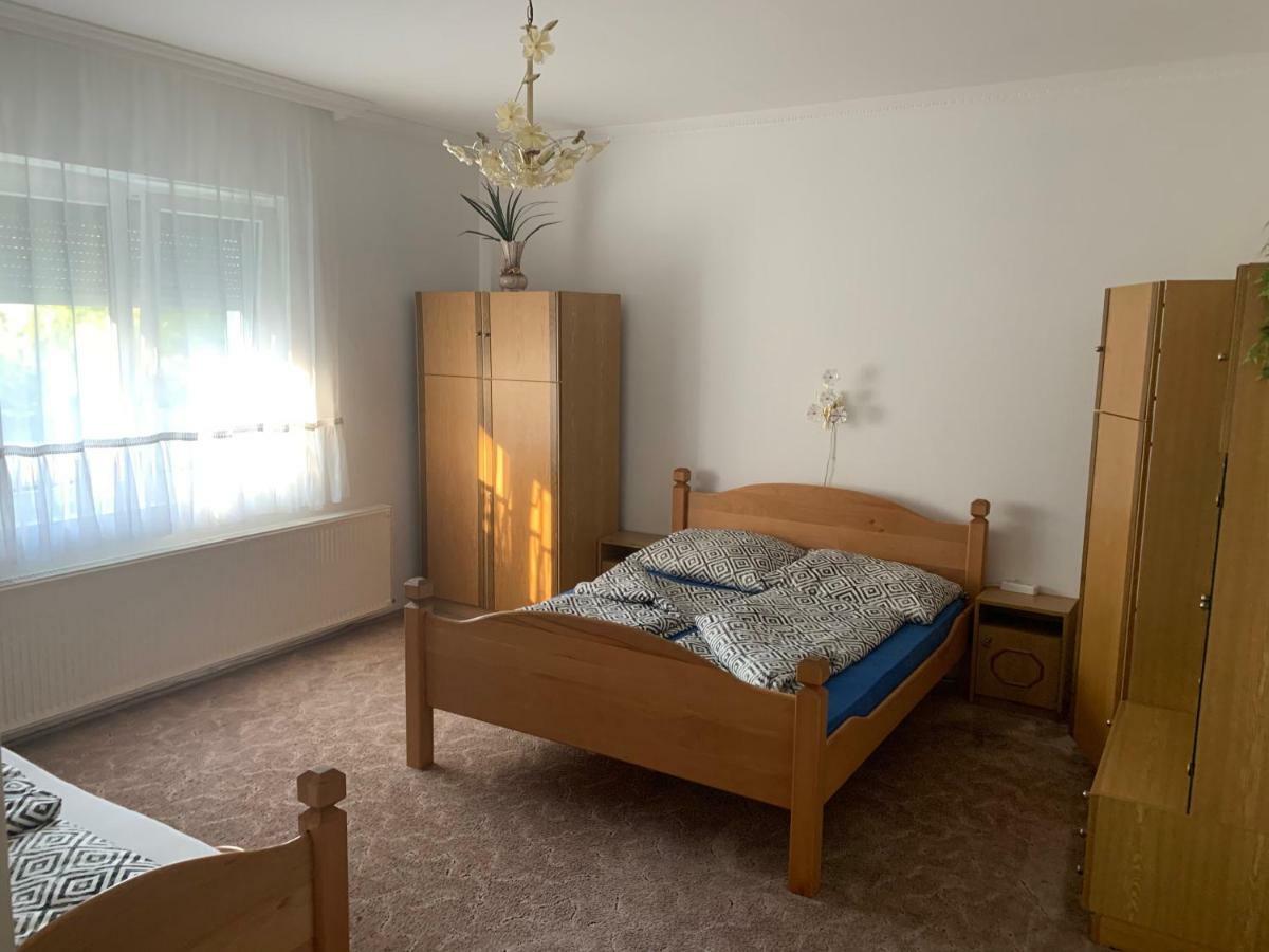 Viktor Apartmanhaz Замарди Экстерьер фото